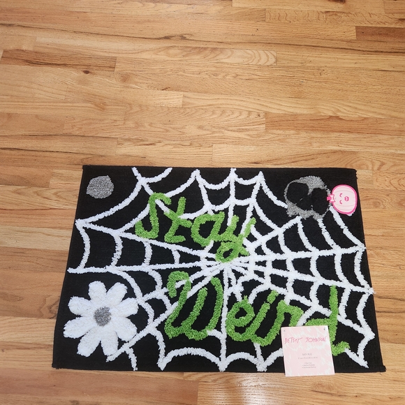 Betsey Johnson HALLOWEEN Bath Rug - Picture 1 of 2